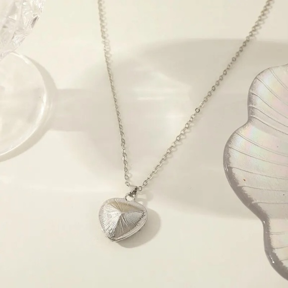 Beautiful Blue Heart Shape Pendant Necklace - Picture 2 of 6